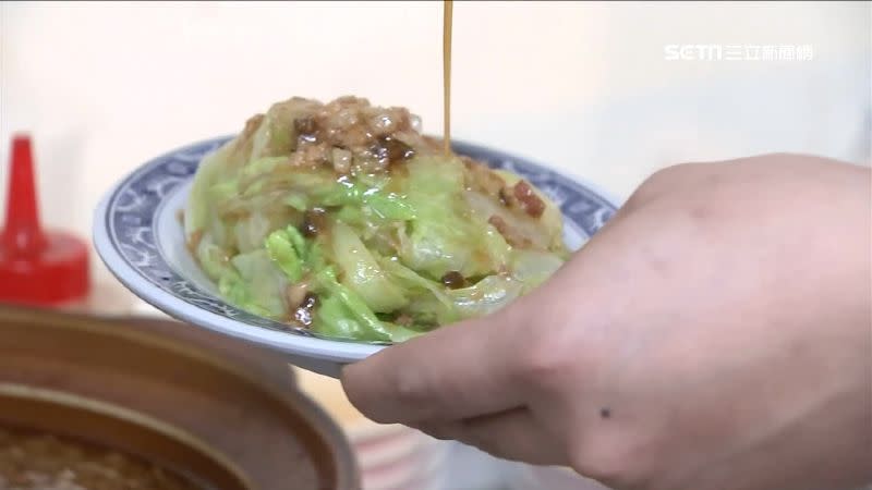 燙青菜種類多，點餐前還是要問清楚。