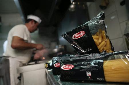 Packs of Barilla pasta are seen in the kitchen of a restaurant in Rome September 27, 2013. REUTERS/Tony Gentile