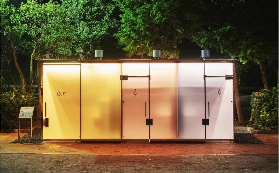 本次計畫中，林氏璧本人最喜歡的公廁，是坂茂在代代木深町小公園與春之小川公園設計的兩座「透明廁所」。（翻攝自Project - THE TOKYO TOILET）