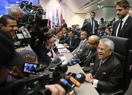 Saudi Arabia's Oil Minister Ali al-Naimi talks to journalists before a meeting of OPEC oil ministers at OPEC's headquarters in Vienna November 27, 2014. REUTERS/Heinz-Peter Bader