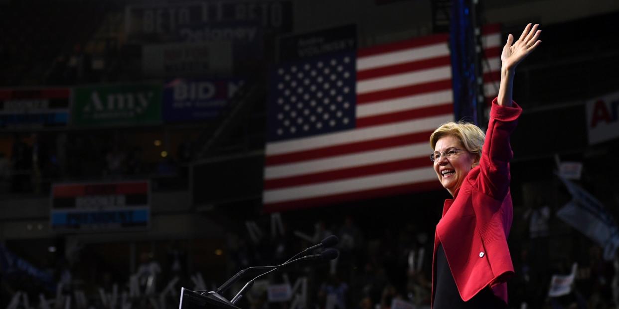 FILE PHOTO - Democratic 2020 U.S. presidential candidate and U.S. Senator Elizabeth Warren (D-MA) takes the stage at the New Hampshire Democratic Party state convention in Manchester, New Hampshire, U.S. September 7, 2019.      REUTERS/Gretchen Ertl