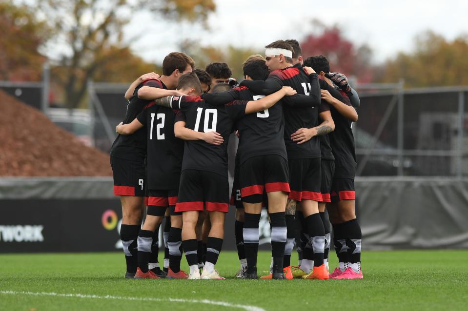 Rutgers men's soccer huddles up prior to the Big Ten title game