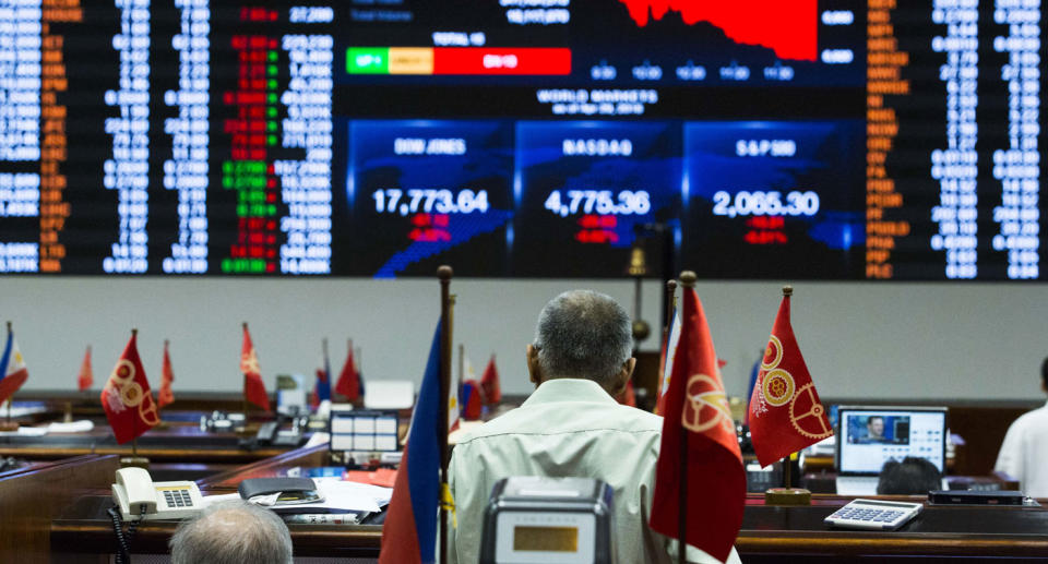 Traders work on the floor of the Philippine Stock Exchange in the Philippines. (Photo: Getty Images)