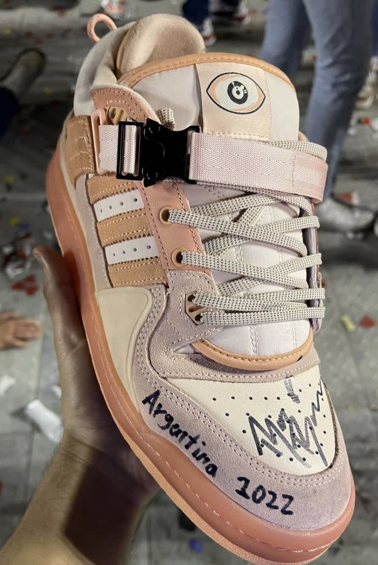 La zapatilla firmada por Bad Bunny