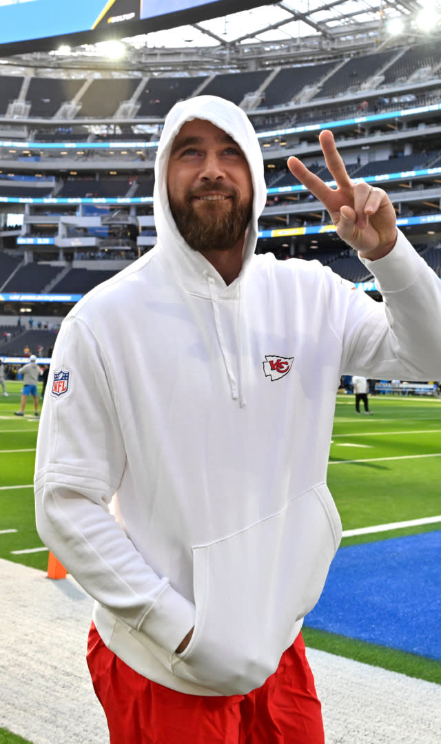 Inglewood, CA – January 07: Tight end Travis Kelce #87 of the Kansas City Chiefs prior to a NFL football game between the Los Angeles Chargers and the Kansas City Chiefs at SoFi Stadium in Inglewood on Sunday, January 7, 2024. <em>Photo by Keith Birmingham/MediaNews Group/Pasadena Star-News via Getty Images.</em>