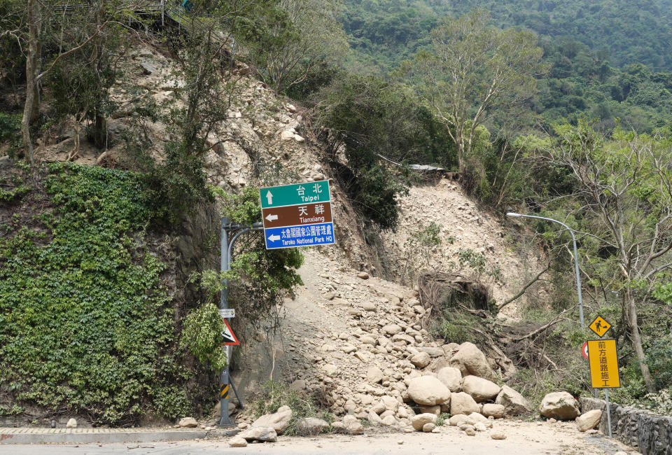 0403大地震，造成太魯閣國家公園內多處落石坍塌，園內小錐麓、得卡倫、砂卡礑等步道受創嚴重，中橫公路柔腸寸斷。記者劉學聖／攝影