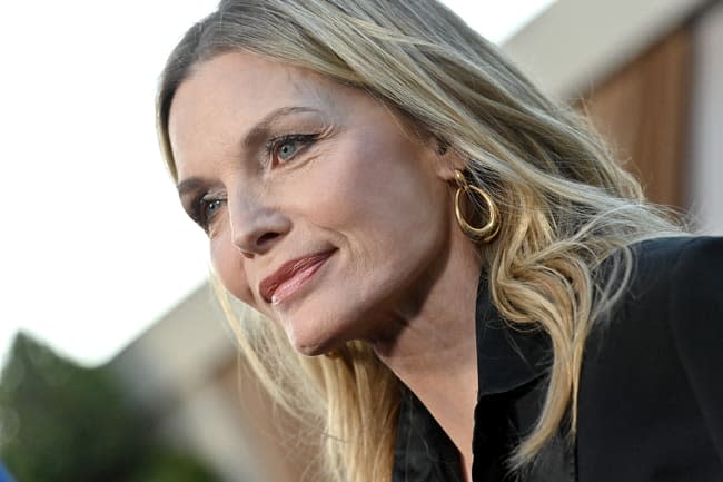 michelle pfeiffer smiling on the carpet 