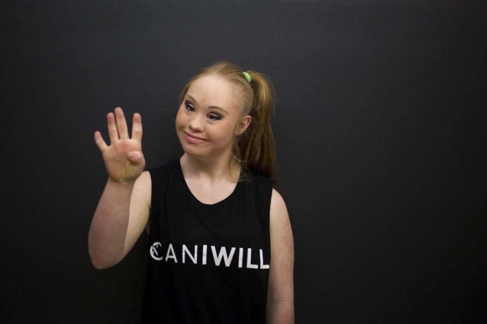 2015 sorgte die 18-jährige Madeline Stuart für Aufsehen, als sie ihr Laufsteg-Debüt bei der New York Fashion Week gab. Ihre Teilnahme bei der Schau des italienischen Labels FTL Moda gilt als kleine Revolution in der Modewelt: Die Australierin hat Down-Syndrom. (Foto: REUTERS/John Taggart)