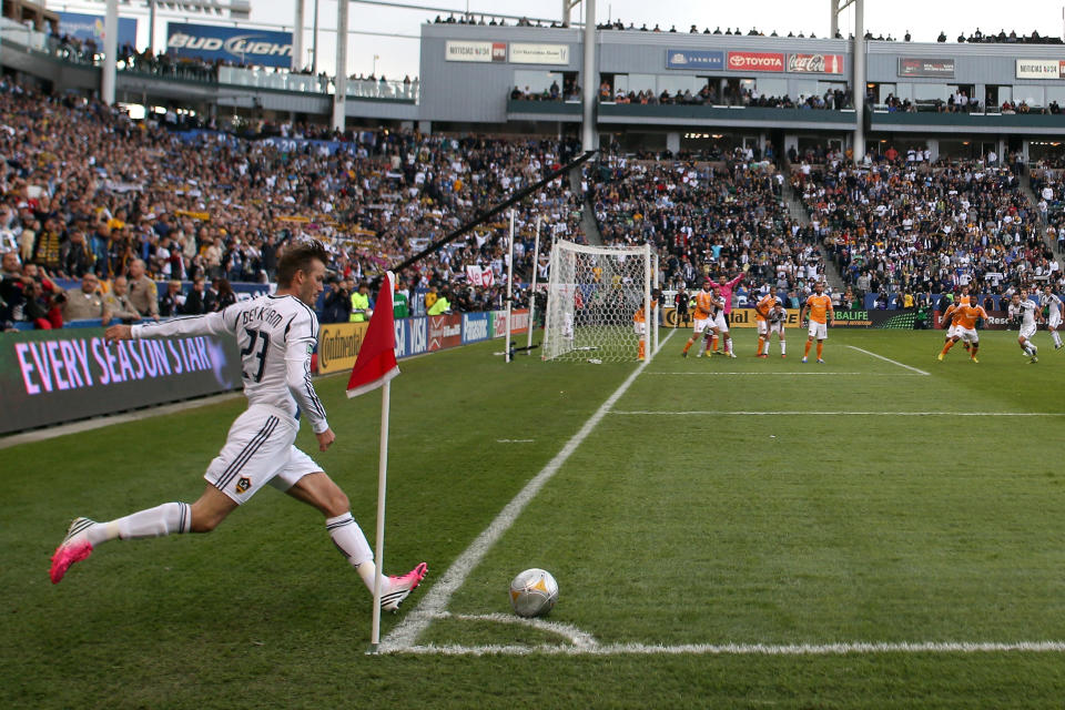 CARSON, CA - DECEMBER 01:  David Beckham #23 of Los Angeles Galaxy kicks a corner kick while taking on the Houston Dynamo in the 2012 MLS Cup at The Home Depot Center on December 1, 2012 in Carson, California.  (Photo by Jeff Gross/Getty Images) 