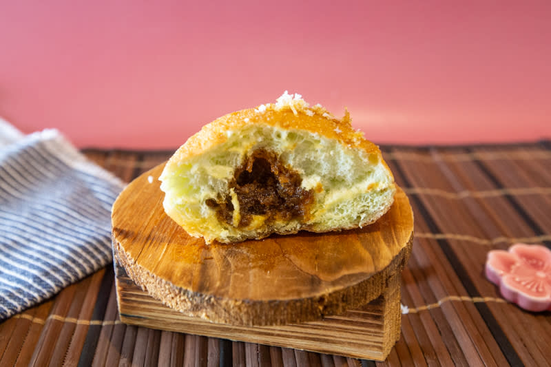 Cross-section of Pandan Ondeh Ondeh doughnut 