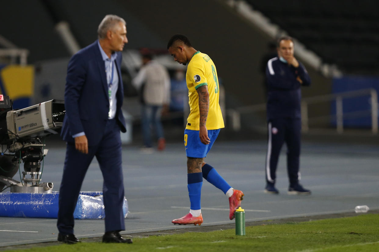 RIO DE JANEIRO, BRAZIL - JULY 02: Gabriel Jesus of Brazil leaves the pitch after being sent off during a quarterfinal match between Brazil and Chile as part of Copa America Brazil 2021 at Estadio Olímpico Nilton Santos on July 02, 2021 in Rio de Janeiro, Brazil. (Photo by Wagner Meier/Getty Images)