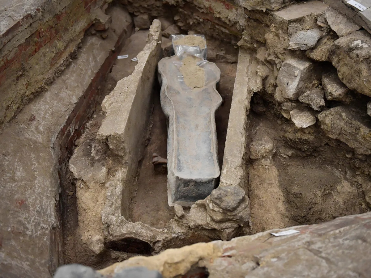 Archeologists to open mysterious sarcophagus discovered underneath Notre Dame Ca..