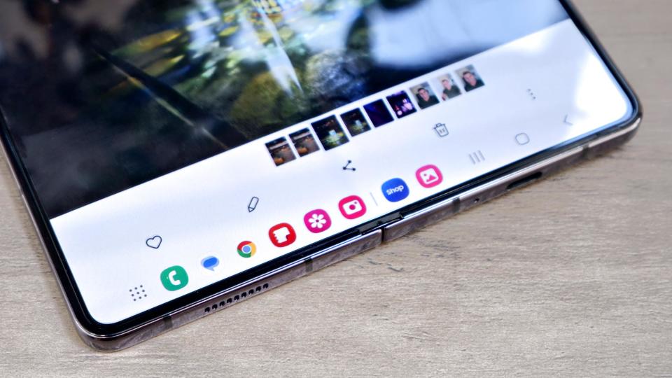 Samsung Galaxy Z Fold 5 taskbar