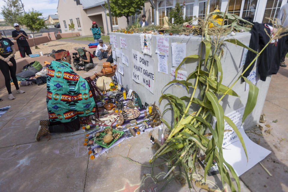 FILE - Activists place offerings at an empty pedestal where Rio Arriba County officials had planned to install a statue of Spanish conquistador Juan de Oñate on Thursday, Sept. 28, 2023, in Española, N.M. An appeals court on Monday, Nov. 20, has upheld a judge’s decision to deny bail to Ryan David Martinez, a New Mexico man charged with attempted murder in the September shooting of a Native American activist during confrontations about canceled plans to reinstall a statue of a Spanish conquistador. Martinez has pleaded not guilty to the charges. (Luis Sánchez Saturno/Santa Fe New Mexican via AP)