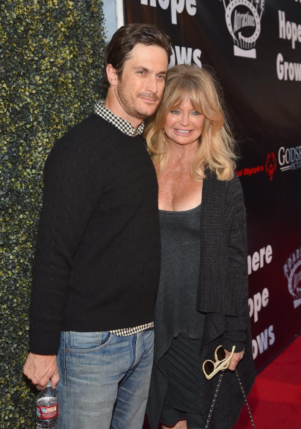 Oliver Hudson with mother, Goldie Hawn (Getty Images)