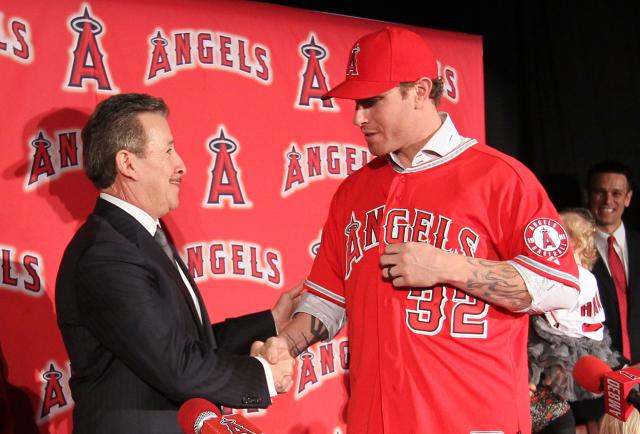 Angels owner Arte Moreno and Josh Hamilton shake hands in 2012. (Getty Images)