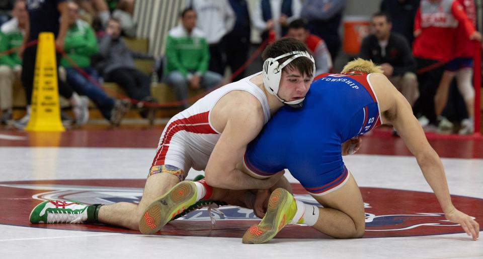 Wall's Donovan DiStefano (left) defeated Ocean's Boomer Volek 16-4 in the NJSIAA District 22 144-pound final.