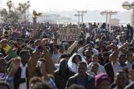 African migrants gesture as they protest outside the U.S. embassy in Tel Aviv January 6, 2014. Several thousand African migrants protested outside Western embassies in Tel Aviv on Monday, demanding freedom for compatriots jailed by Israel in a desert facility under a new open-ended detention law. REUTERS/Baz Ratner (ISRAEL - Tags: POLITICS SOCIETY IMMIGRATION CIVIL UNREST)