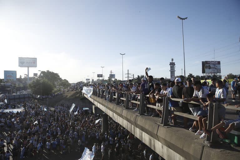 Festejos en la Panamericana en el puente 202