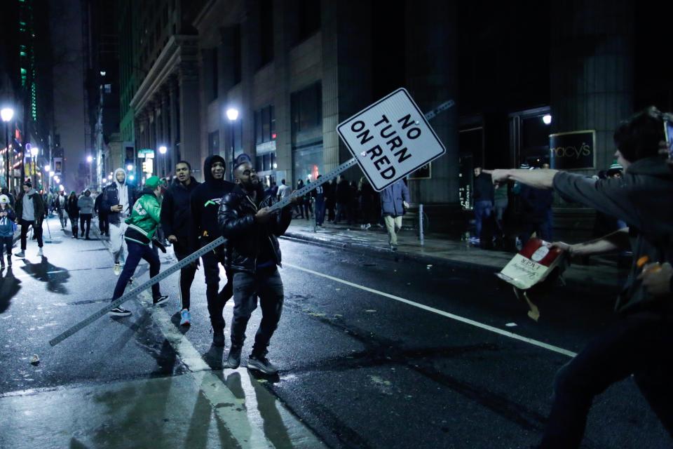 <p>A man carries a traffic signal as Philadelphia Eagles fans celebrate victory in Super Bowl LII game against the New England Patriots on February 4, 2018 in Philadelphia, Pennsylvania..(Photo by Eduardo Munoz Alvarez/Getty Images) </p>