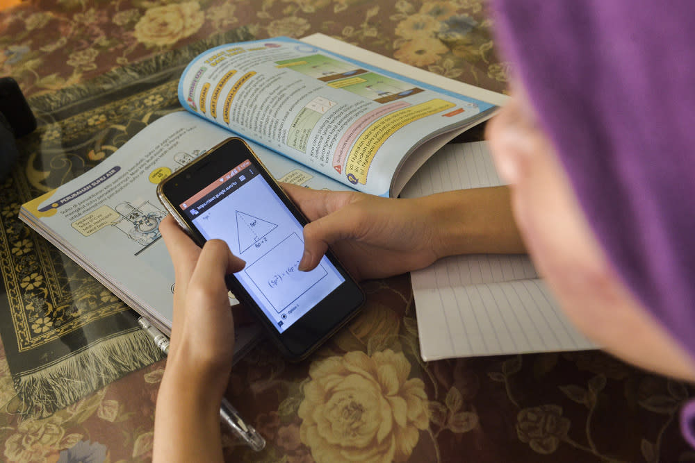 A student attends an online class from home during movement control order (MCO) in Petaling Jaya on January 26, 2021. — Picture by Miera Zulyana