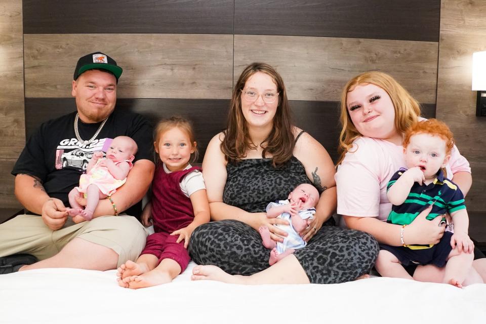 EXCLUSIVE: Honey Boo Boo (Alana Thompson), and her sister, Lauryn "Pumpkin" Efird, and her husband, Josh Efrid, and their children Ella, 4, Bently, 10 months, and their newborn twins. Photos by Dana Mixer. 18 Jun 2022 Pictured: Honey Boo Boo (Alana Thompson), and her sister, Lauryn "Pumpkin" Efird, and her husband, Josh Efird, and their children Ella, 4, Bently, 10 months, and their newborn twins. Photo credit: Dana Mixer / MEGA TheMegaAgency.com +1 888 505 6342