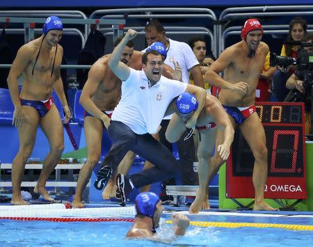 2016 Rio Olympics - Water Polo - Final - Men's Gold Medal Match Croatia v Serbia - Olympic Aquatics Stadium - Rio de Janeiro, Brazil - 20/08/2016. The Serbian team celebrates their gold medal win. REUTERS/Laszlo Balogh