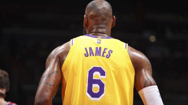 LeBron James Will Reportedly Change Back To No. 6 Jersey Following