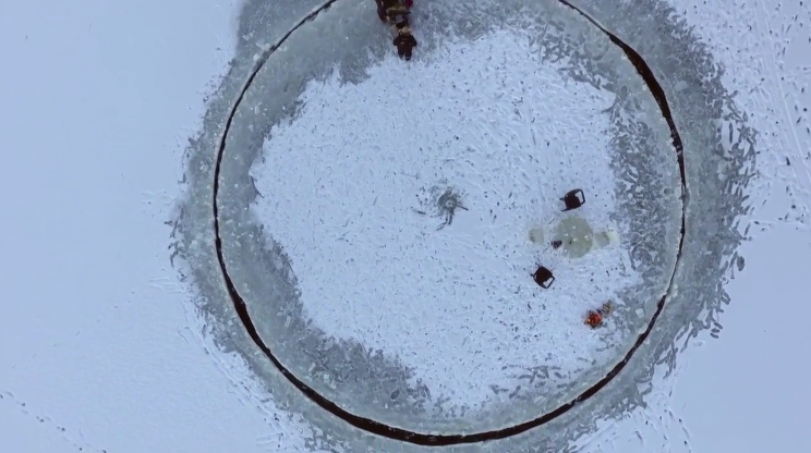 Inventor and energy expert, Janne Käpylehto, created an entertaining ice carousel in Finland. Photo from YouTube.