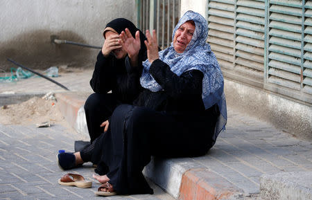 Relatives of Palestinian Othman Helles, 15, who was killed at the Israel-Gaza border, react in Gaza City July 13, 2018. REUTERS/Mohammed Salem