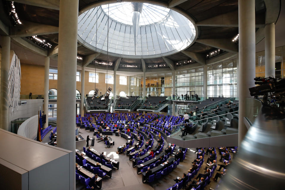 Der Bundestag hat den Nachtragshaushalt beschlossen (Bild: Reuters/Axel Schmidt)