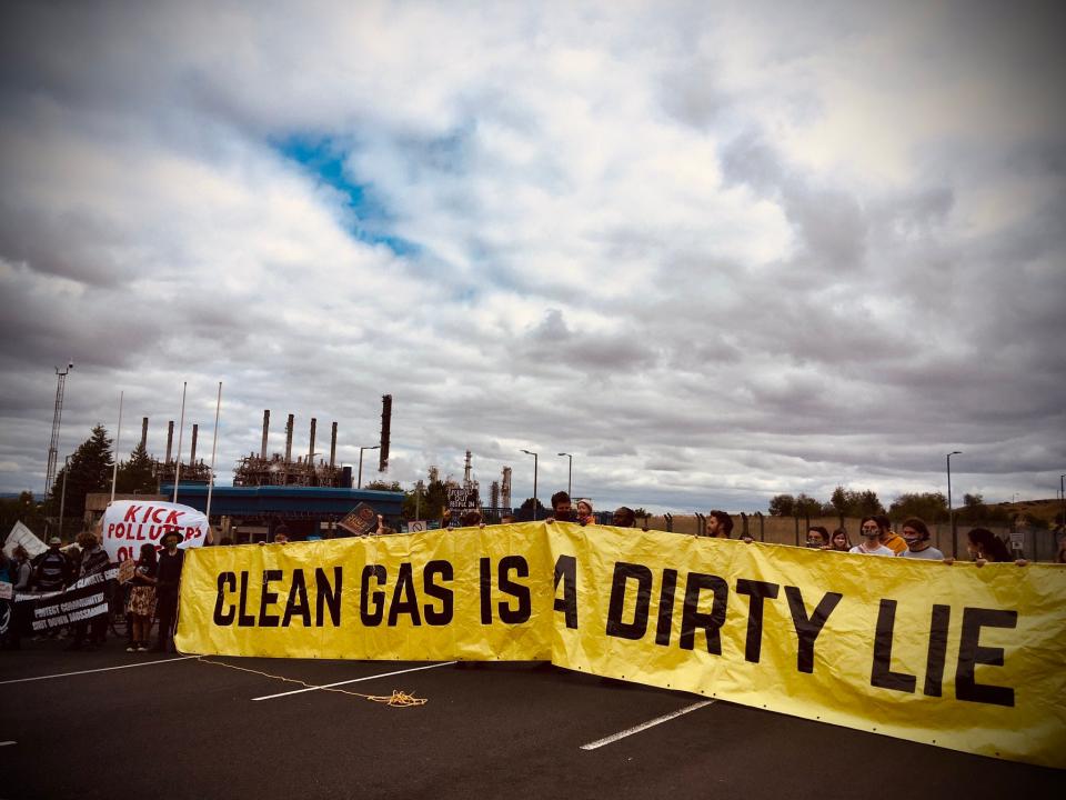Protesters at the Mosmorran chemical plant in west Fife (Climate Camp Scotland )