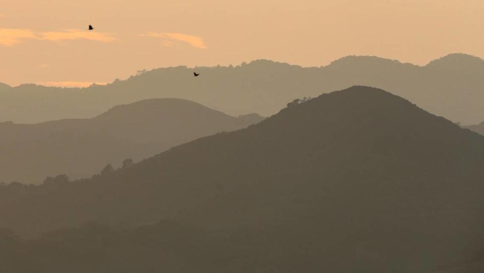 Smoke creates a hazy sky over the Irish Hills in San Luis Obispo just before sunset in November 2018. San Luis Obispo County got an F for short-term particle pollution on its American Lung Association’s 2024 State of the Air report card.