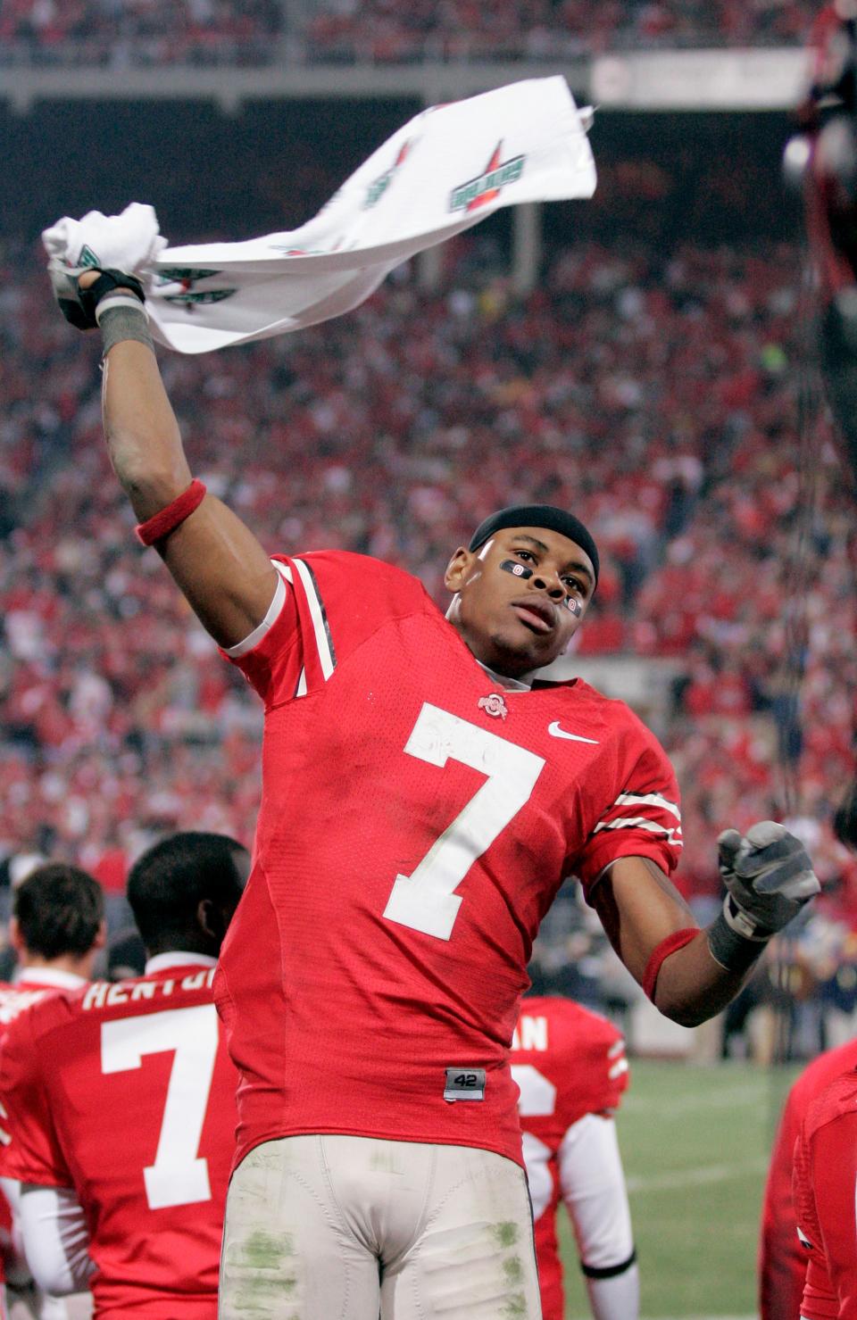 Ohio State's #7 Ted Ginn Jr. works the crowd in the final seconds of the game against Michigan at Ohio Stadium.  (Dispatch photo by Chris Russell)