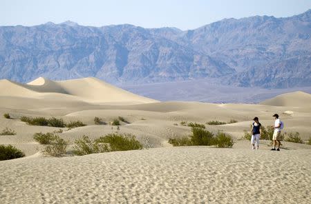 Tourists from Italy walk in the Mesquite Dunes in Death Valley National Park, California in this June 29, 2013 file photo. REUTERS/Steve Marcus/Files