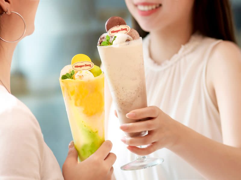 ▲頂級冰淇淋Häagen-Dazs首度推出5款馬卡龍冰淇淋凍飲，均一價325元。（圖／Häagen-Dazs提供）