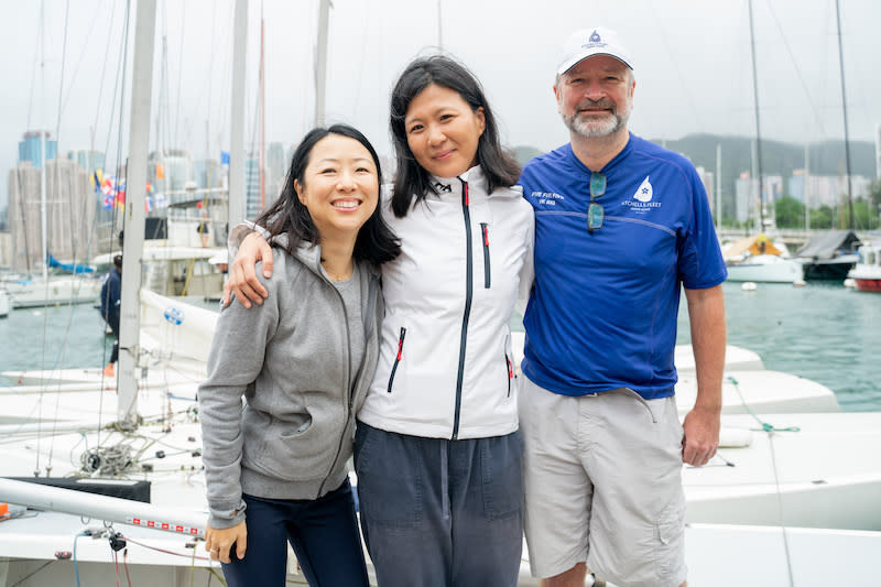 陳楚鈴(左)、Bo Ram Lee(中)及Mark Dowding (右)三人均為Etchells 級別帆船運動員。