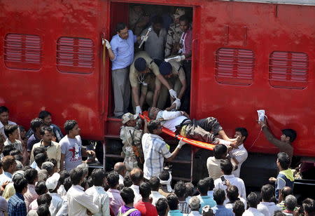 An injured passenger is being taken on a stretcher after a train accident at Rae Bareli district in Uttar Pradesh March 20, 2015. REUTERS/Stringer