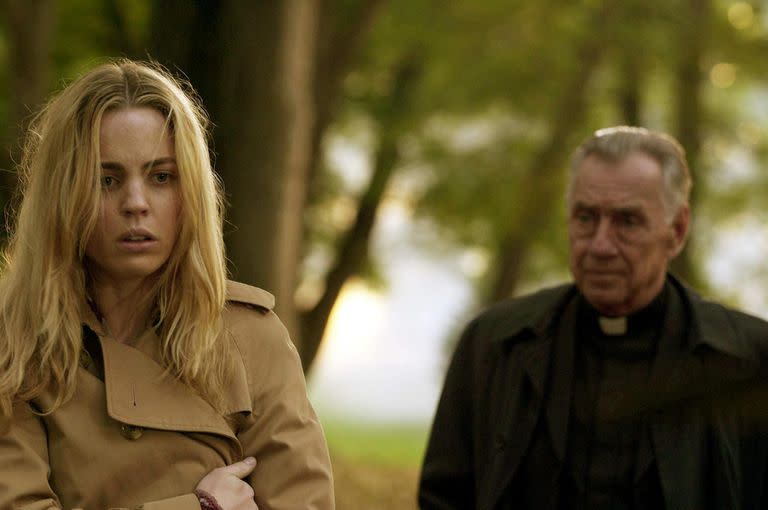 Melissa George y Philip Baker Hall en Terror en Amityville