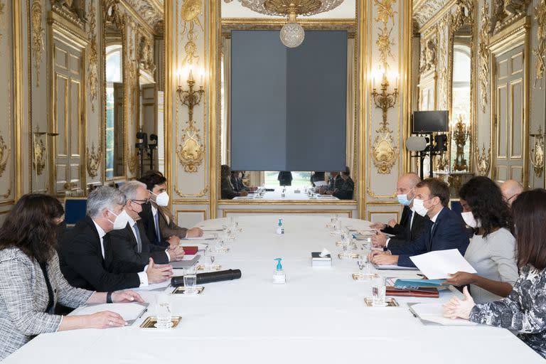 Durante la reunión entre el rector de la UBA, Alberto Barbieri, y el presidente de Francia, Emmanuel Macron, se fijó una agenda de trabajo en conjunto