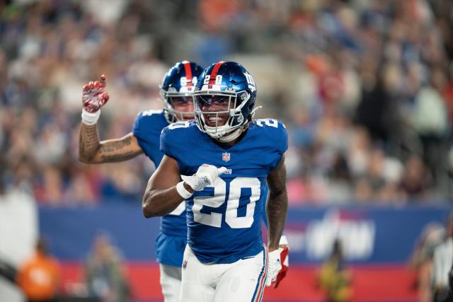 Giants' offense looks sharp in 21-19 preseason win over Panthers