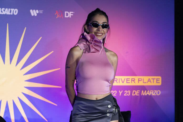 María Becerra, posando para las cámaras de los fotógrafos, en su conferencia de prensa