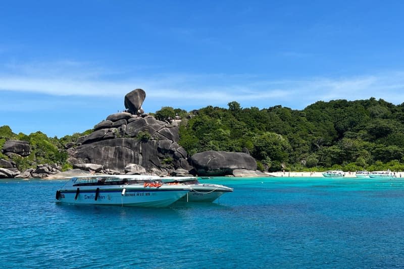 The Similan Islands with their striking granite formations: The Khao Lak region is the gateway to this paradise island world - day trips and diving safaris start from here.  Carola Frentzen/dpa