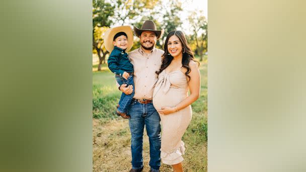 PHOTO: Jacob and Krystina Pacheco pose with their toddler son during Krystina's pregnancy with their second child. (Southern Kindred Studios)