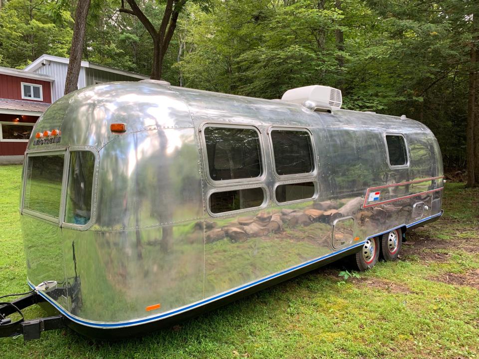 Exterior side back Roberta  - Hudson Valley Airstream