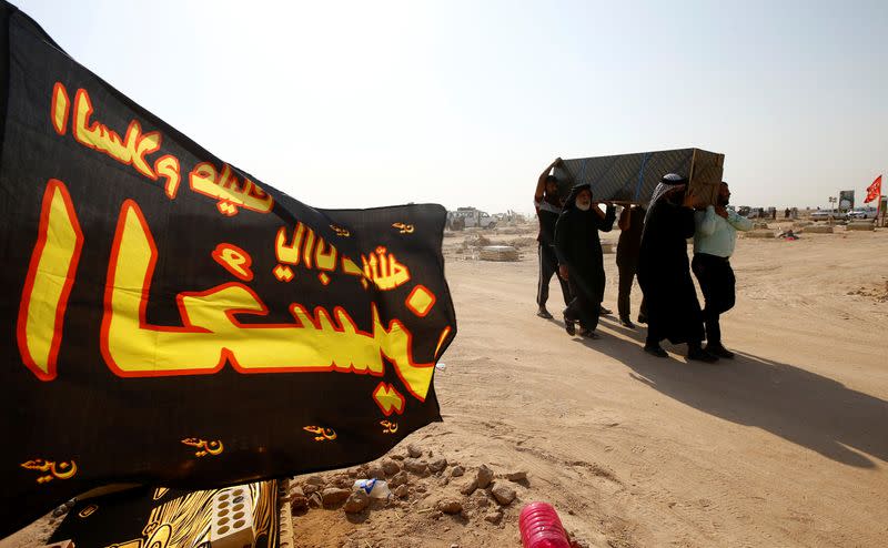 Iraqis flock to Najaf's COVID-19 cemetery to move their dead elsewhere