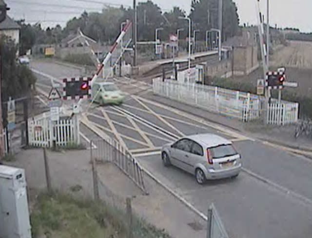 motorist-almost-hit-train-level-crossing-red-light