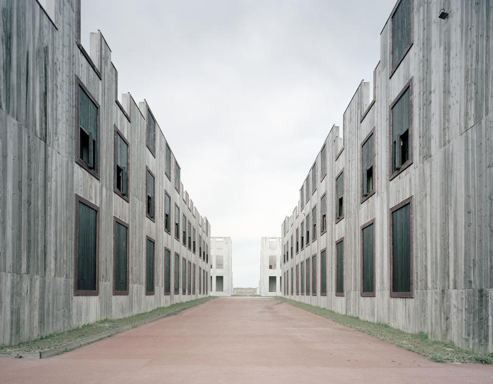 <p>Complexe de Tir en Zone Urbaine, France. (Photo: Gregor Sailer/Caters News) </p>