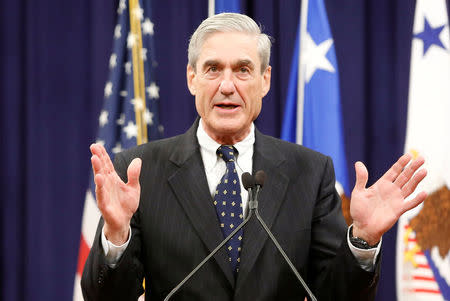 FILE PHOTO - Outgoing FBI Director Robert Mueller reacts to applause from the audience during his farewell ceremony at the Justice Department in Washington, DC, U.S. on August 1, 2013. REUTERS/Jonathan Ernst/File Photo