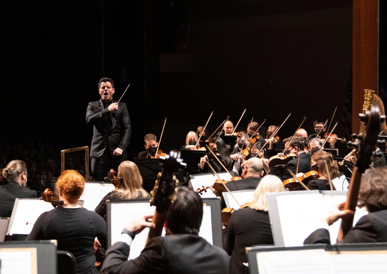 Music Director Troy Quinn leads The Venice Symphony.